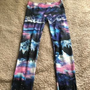 Colorful Northern Light Mountain Leggings